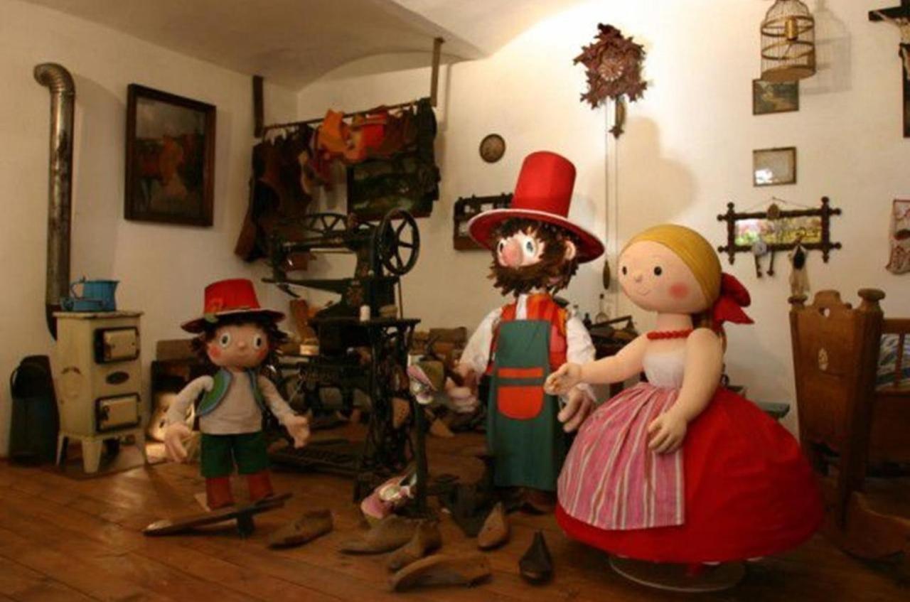 P&P Jicin Apartments - Soukrome 2-3 Luzkove Pokoje S Vlastni Kuchyni A Koupelnou エクステリア 写真