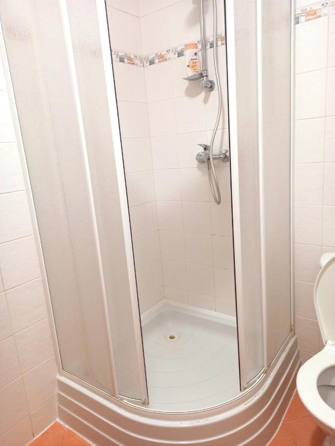 P&P Jicin Apartments - Soukrome 2-3 Luzkove Pokoje S Vlastni Kuchyni A Koupelnou エクステリア 写真